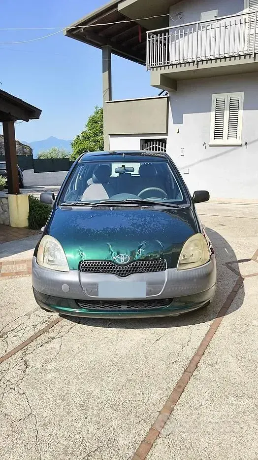 Usata Toyota Yaris 68 CV (50 kW) 2000 Verde Berlina