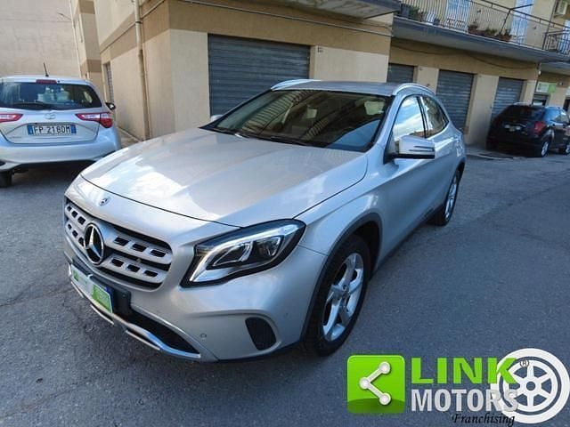 Grigio Usata 2018 Mercedes GLA200 Premium SUV | 17.500 € (Ottimo prezzo) - Immagine 1/4