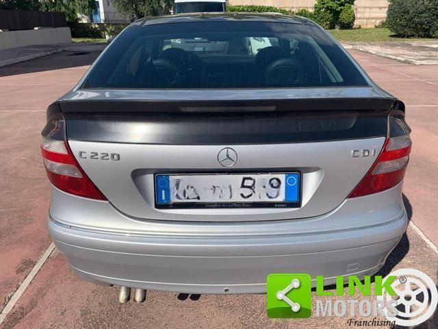 Usata Mercedes C220 Avantgarde 150 CV (110 kW) 2004 Argento metallizzato Berlina