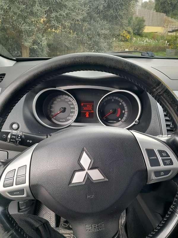 Usata Mitsubishi Outlander Invite 140 CV (102 kW) 2010 SUV