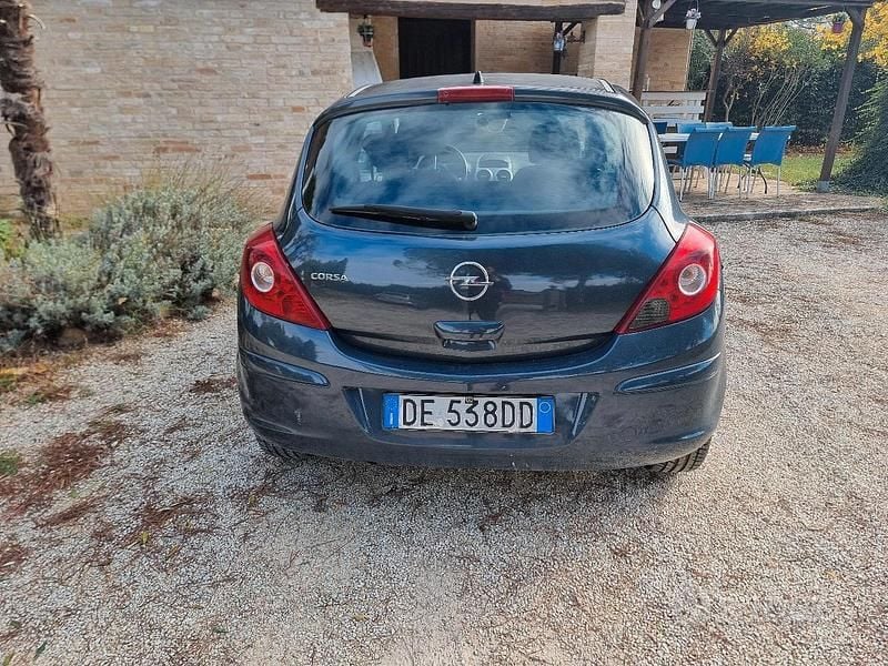 Usata Opel Corsa 2008 Blu Utilitaria