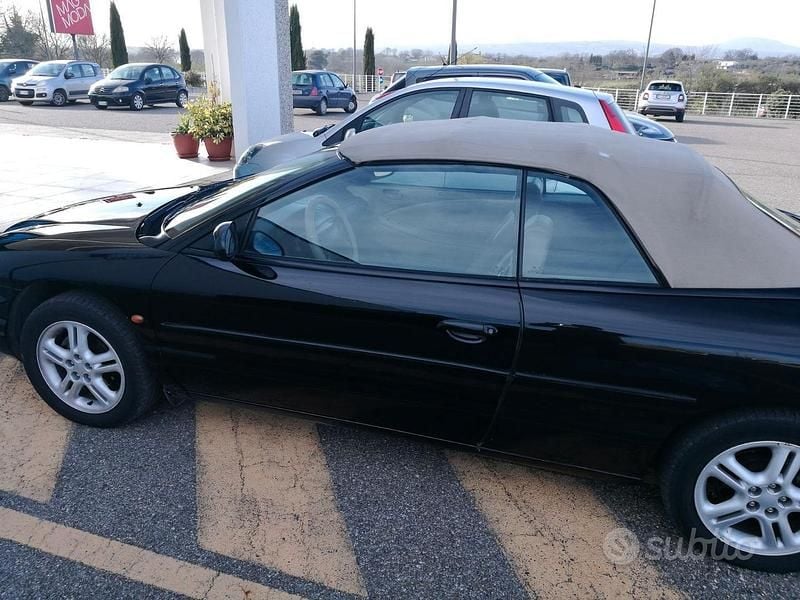 Usata Chrysler Stratus 132 CV (97 kW) 1997 Nero Cabrio