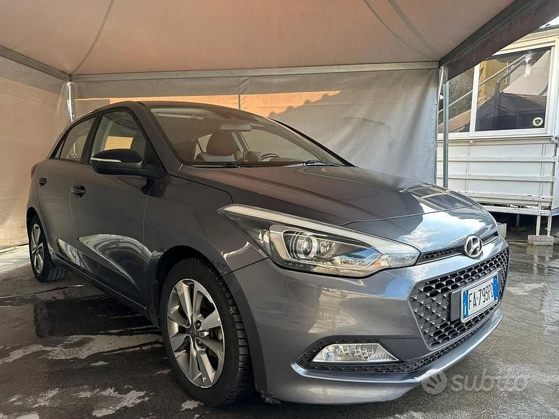 Usata Hyundai i20 Style 74 CV (54 kW) 2015 Grigio Berlina