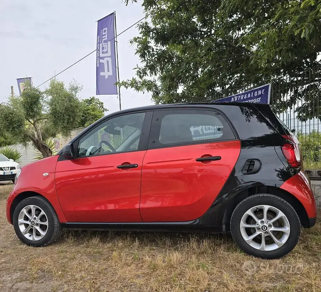 Usata Smart ForFour Prime 71 CV (52 kW) 2015 Rosso Utilitaria
