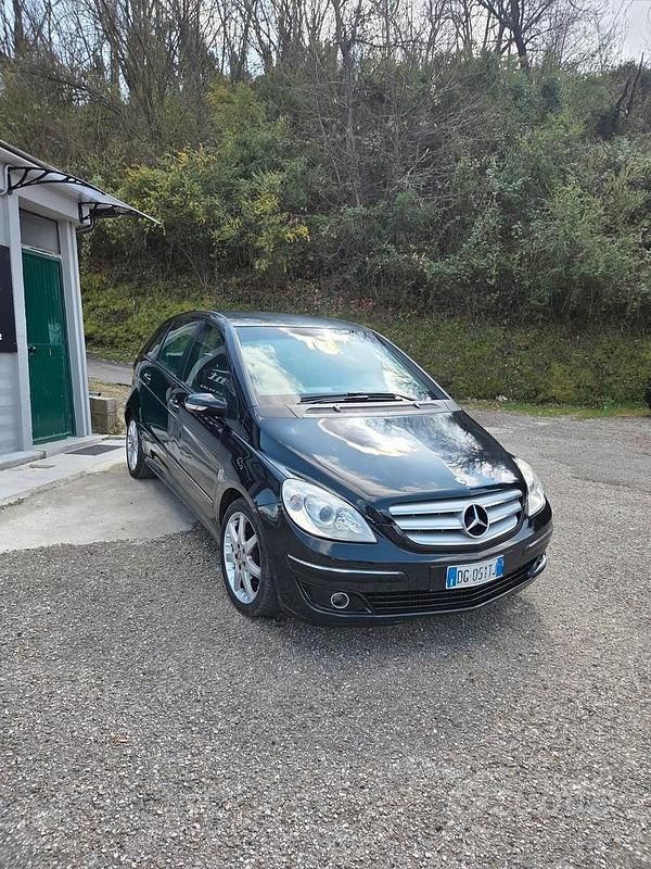 Usata Mercedes B200 140 CV (102 kW) 2007 Nero Monovolume
