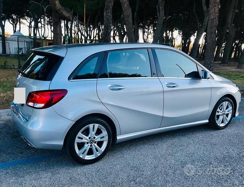 Usata Mercedes B160 90 CV (66 kW) 2016 Grigio Monovolume