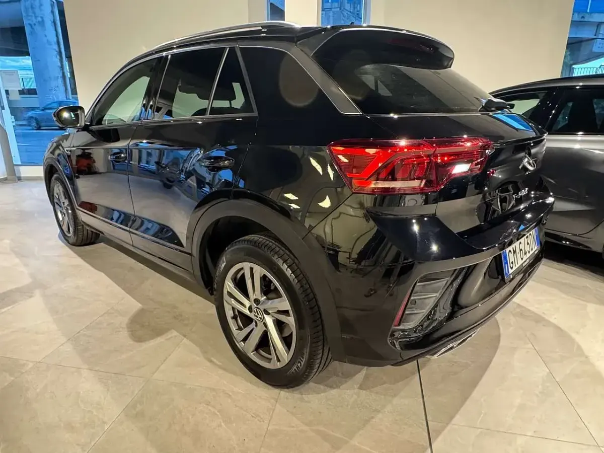 Usata VW T-Roc R-line 110 CV (80 kW) 2023 Nero SUV