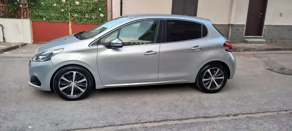 Usata Peugeot 208 Access 68 CV (50 kW) 2018 Utilitaria