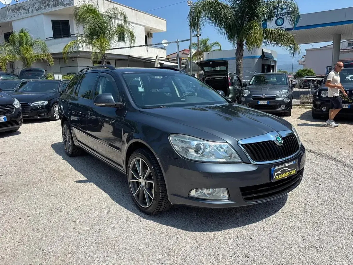 Usata Skoda Octavia Elegance 105 CV (77 kW) 2012 Grigio Station wagon