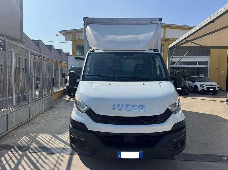 Usata Iveco Daily 136 CV (100 kW) 2021 Bianco Furgone
