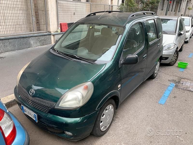 Verde Usata 2001 Toyota Yaris Verso Sol Monovolume | 2300 € - Immagine 1/4