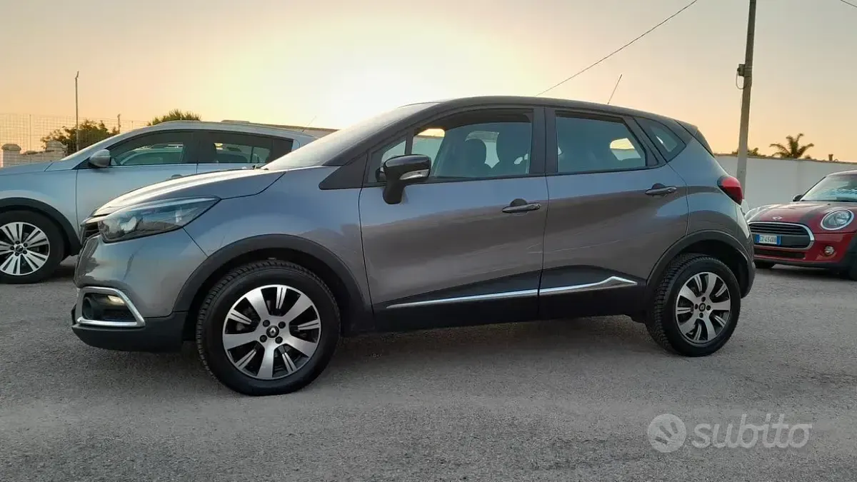Usata Renault Captur Zen 90 CV (66 kW) 2016 Grigio SUV