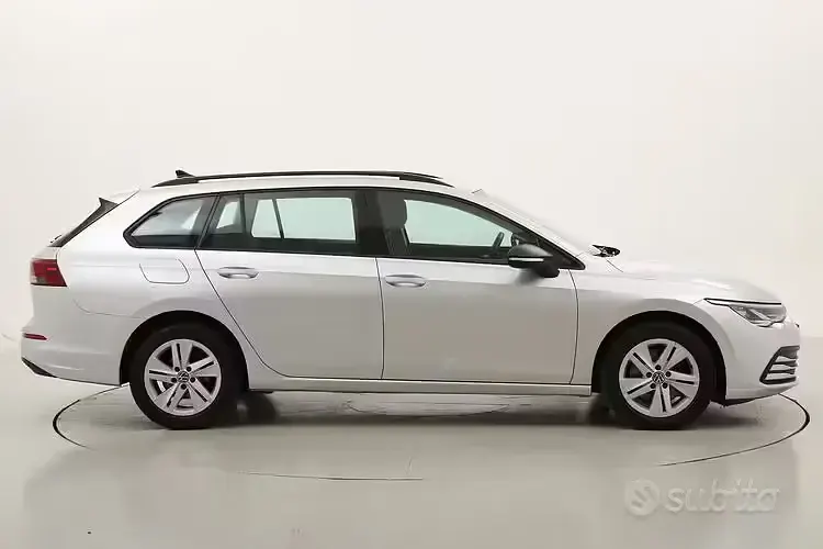 Usata VW Golf VIII Life 116 CV (85 kW) 2021 Grigio Station wagon
