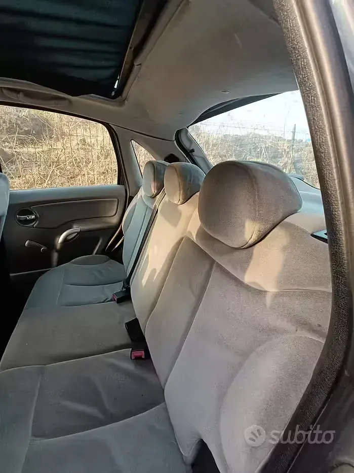 Usata Citroën C3 73 CV (53 kW) 2004 Grigio Berlina
