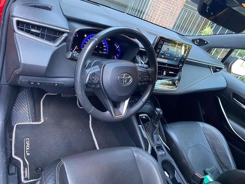 Usata Toyota Corolla 152 CV (111 kW) 2019 Rosso Berlina