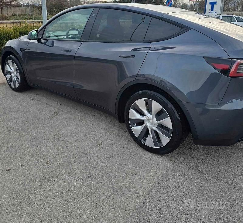 Usata Tesla Model Y 250 kW (340 CV) 2023 Grigio SUV