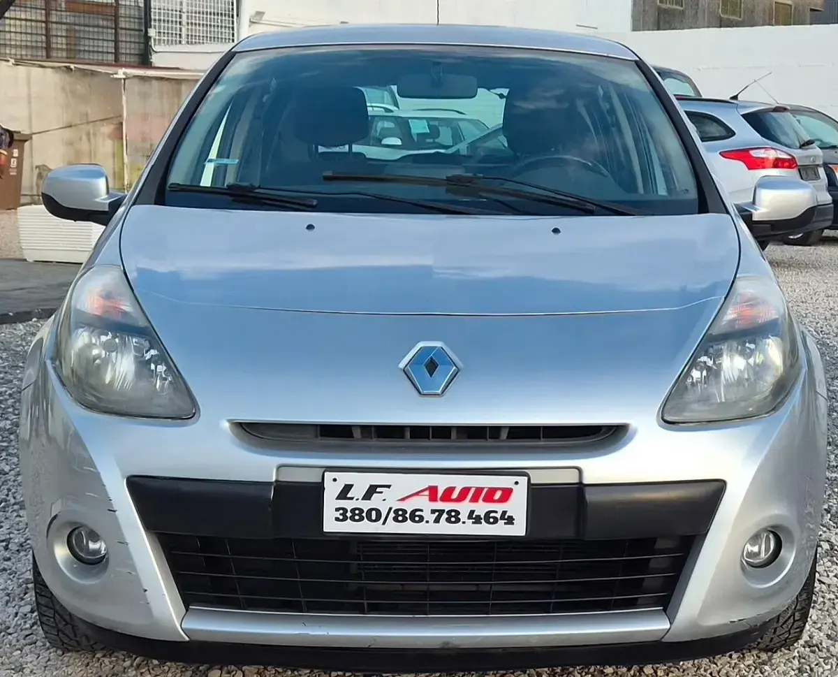 Usata Renault Clio II Dynamique 75 CV (55 kW) 2011 Argento Berlina