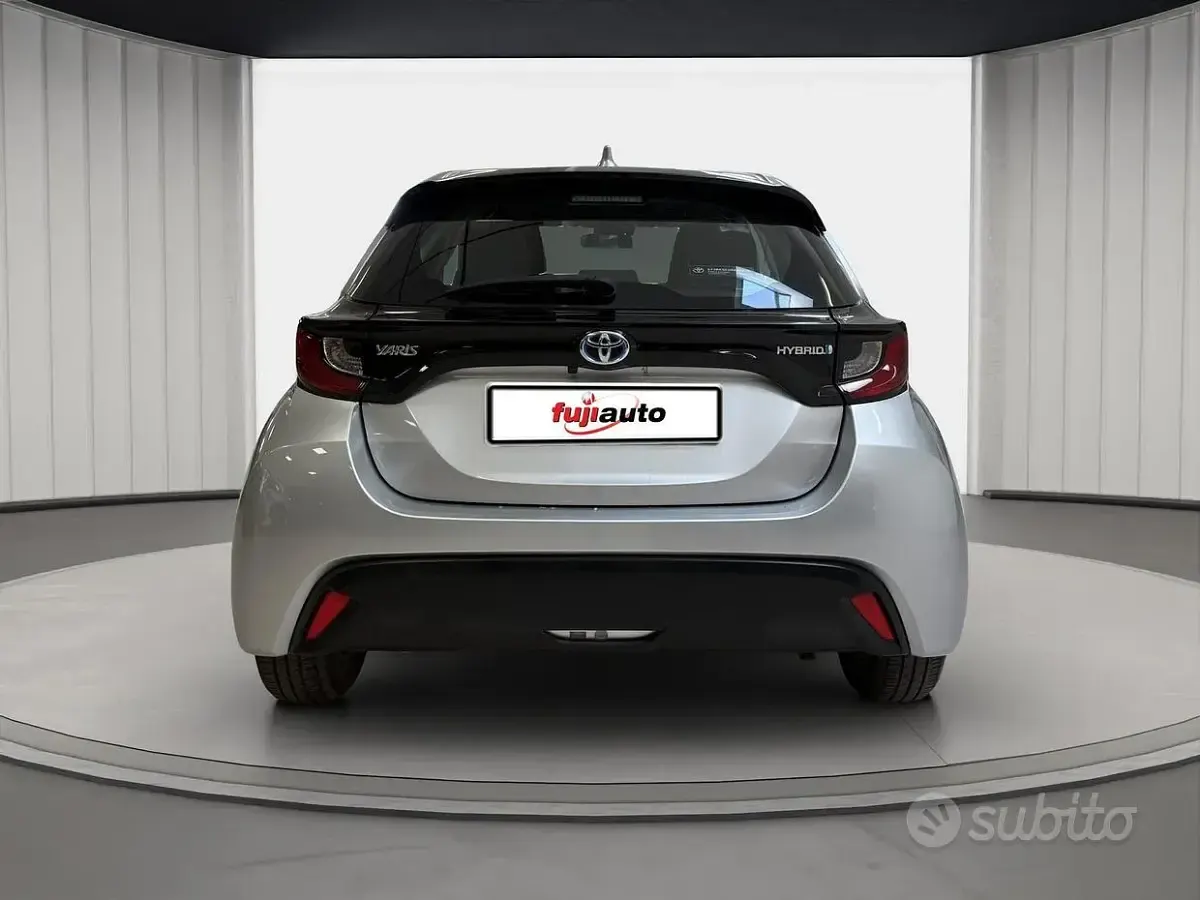 Usata Toyota Yaris Active 116 CV (85 kW) 2022 Grigio Utilitaria
