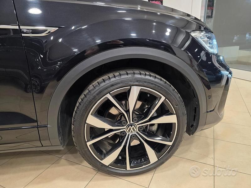 Usata VW T-Roc R-line 150 CV (110 kW) 2024 Nero SUV