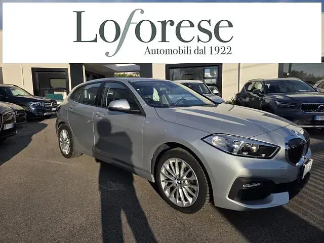 Usata BMW 116 Advantage 116 CV (85 kW) 2021 Argento metallizzato Utilitaria