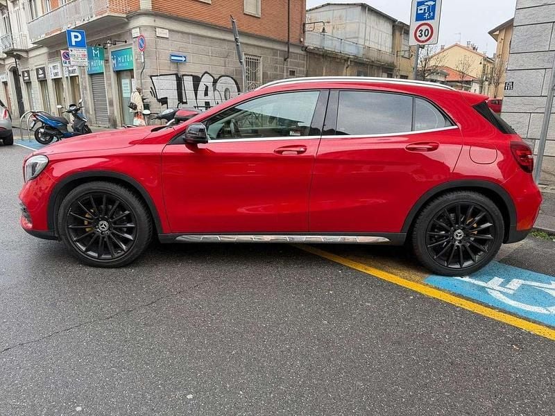 Usata Mercedes GLA200 156 CV (114 kW) 2020 Rosso SUV