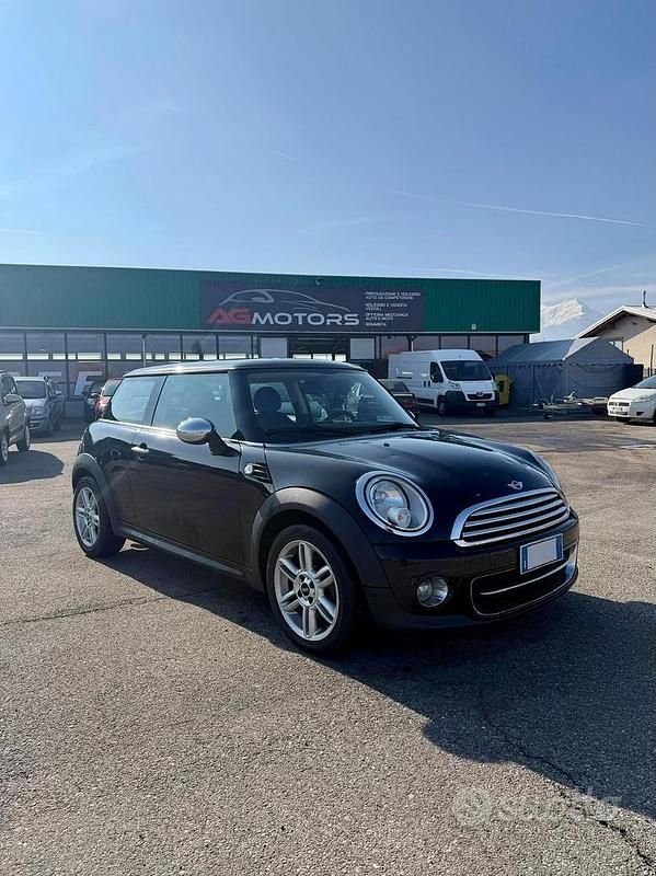 Usata Mini Cooper D 111 CV (81 kW) 2012 Nero Utilitaria