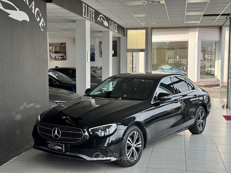 Usata Mercedes E220 Premium 200 CV (147 kW) 2023 Nero Berlina