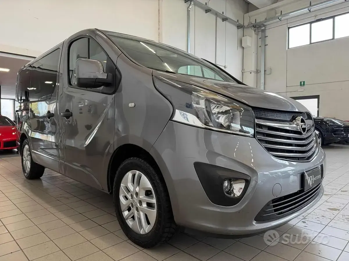 Usata Opel Vivaro 145 CV (106 kW) 2017 Grigio Monovolume