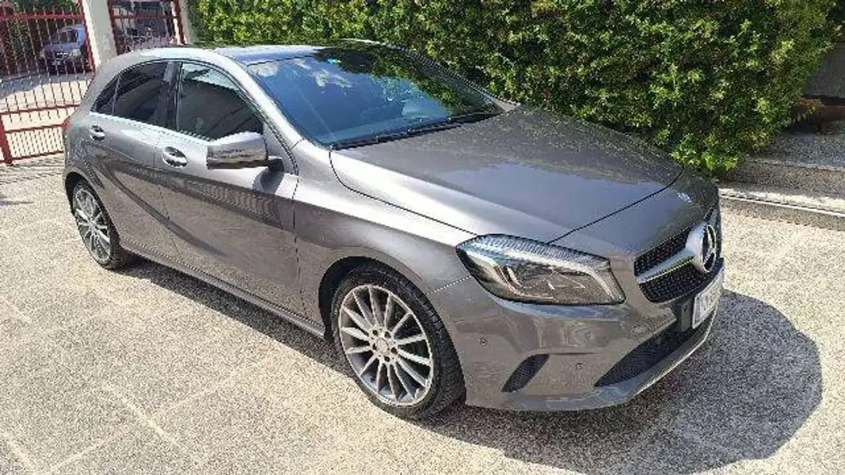 Usata Mercedes A180 Premium 109 CV (80 kW) 2017 Grigio Utilitaria