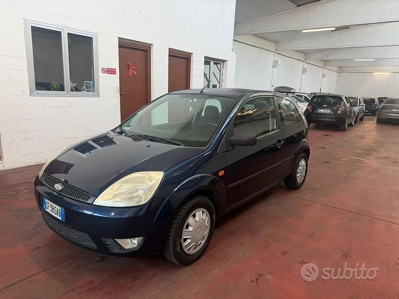Usata Ford Fiesta Ghia 80 CV (58 kW) 2003 Blu Utilitaria