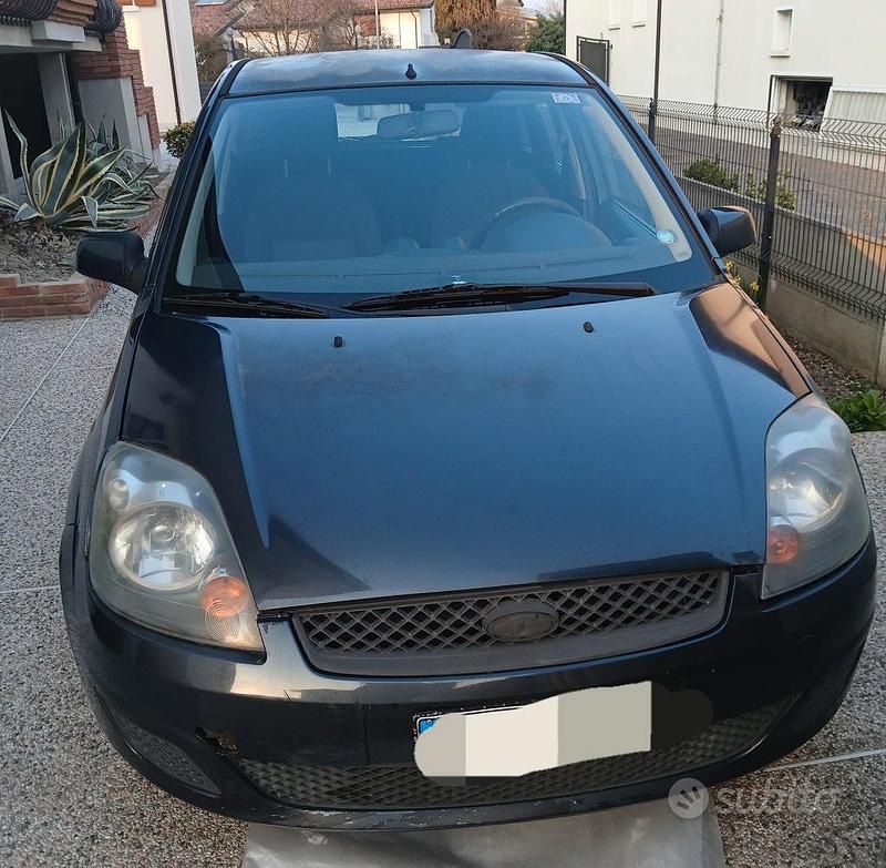 Usata Ford Fiesta Titanium 68 CV (50 kW) 2006 Blu Utilitaria