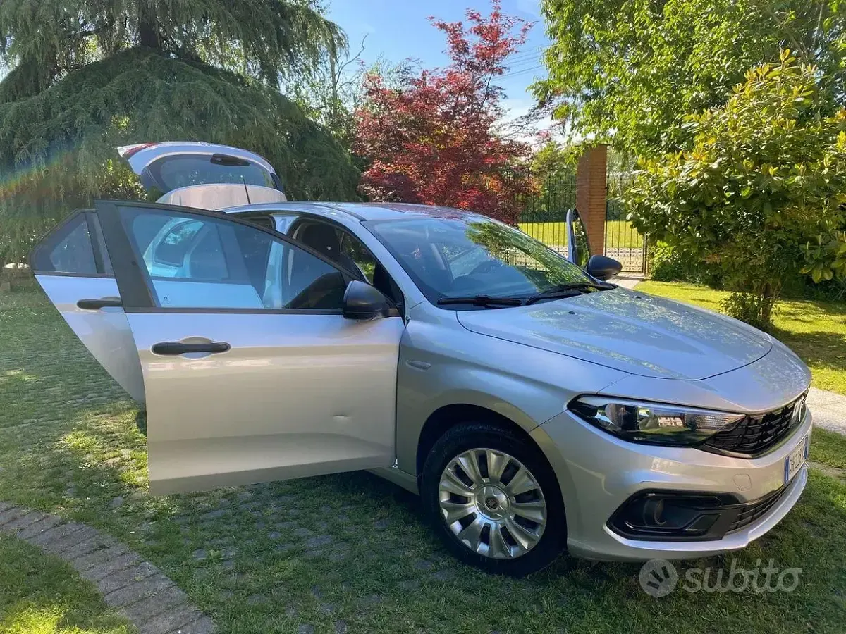 Usata Fiat Tipo 100 CV (73 kW) 2022 Grigio Station wagon