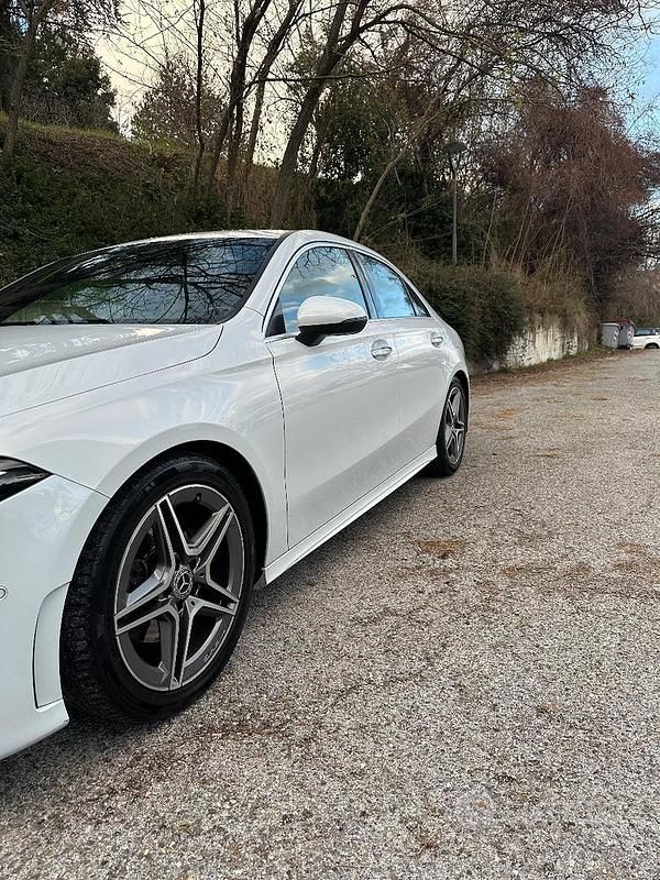Usata Mercedes A180 AMG line 116 CV (85 kW) 2020 Bianco Berlina