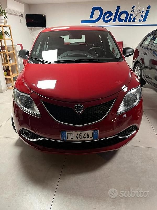 Rosso Usata 2016 Lancia Ypsilon Due volumi | 8900 € (Buon prezzo) - Immagine 1/4