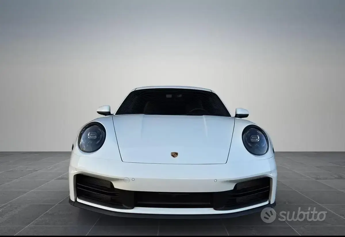 Usata Porsche 911 Carrera 394 CV (289 kW) 2025 Bianco metallizzato Coupé