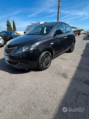 Usata Lancia Ypsilon 69 CV (50 kW) 2022 Nero Utilitaria