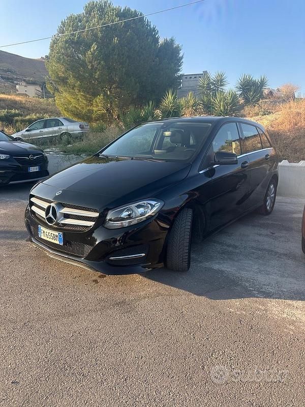 Usata Mercedes B160 Business 109 CV (80 kW) 2017 Nero Monovolume