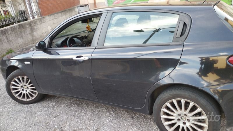 Nero Usata 2009 Alfa Romeo 147 Due volumi | 3000 € (Molto cara) - Immagine 1/4