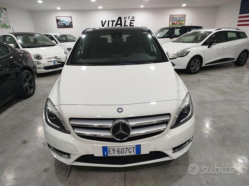 Usata Mercedes B200 Premium 136 CV (100 kW) 2015 Bianco Utilitaria