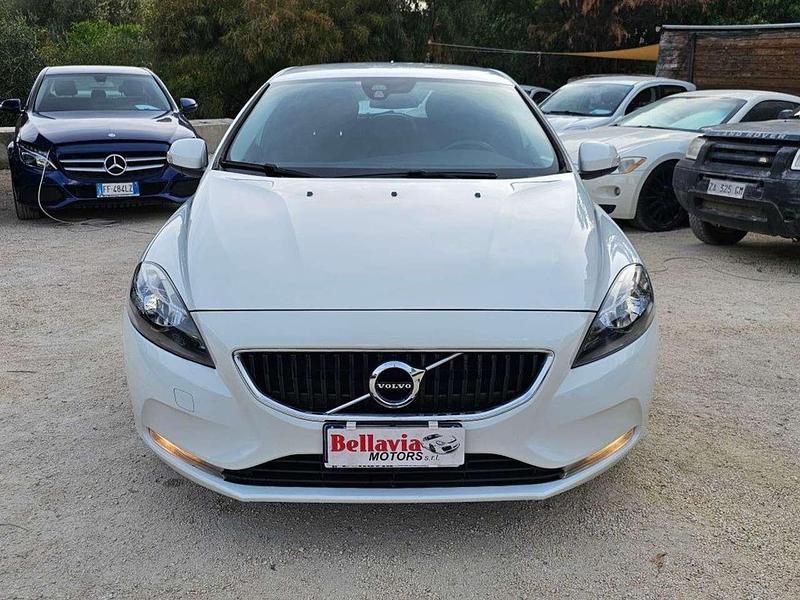 Usata Volvo V40 Business Edition 120 CV (88 kW) 2018 Bianco Station wagon