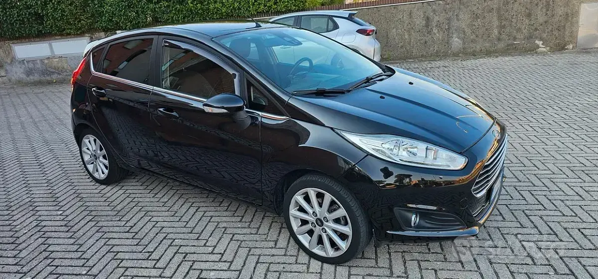 Usata Ford Fiesta Titanium 75 CV (55 kW) 2015 Nero Utilitaria