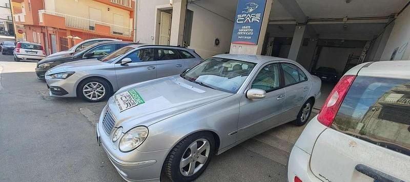 Usata Mercedes E270 Avantgarde 177 CV (130 kW) 2003 Argento Berlina
