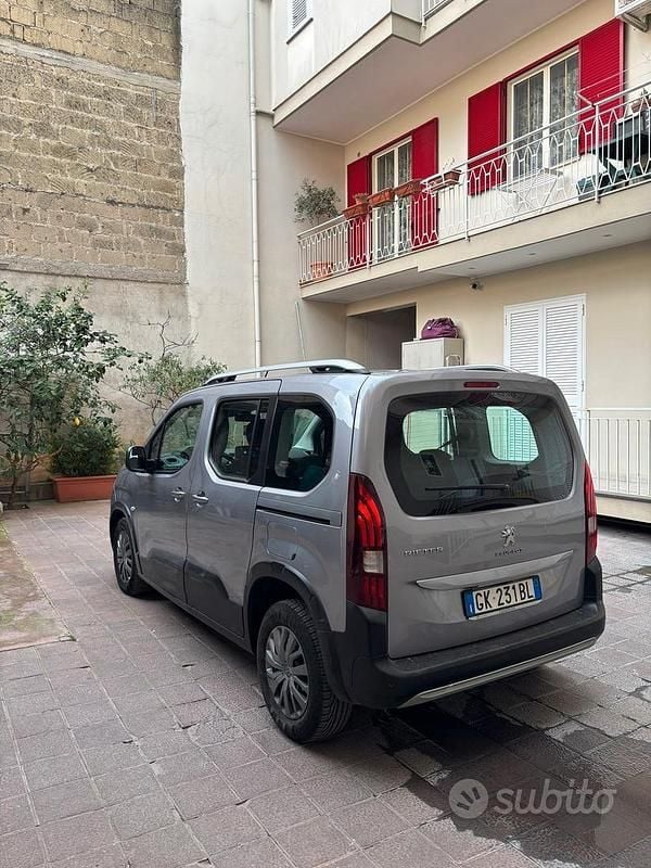Käytetty Peugeot Rifter 131 HP (96 kW) 2022 Harmaa Tila-auto