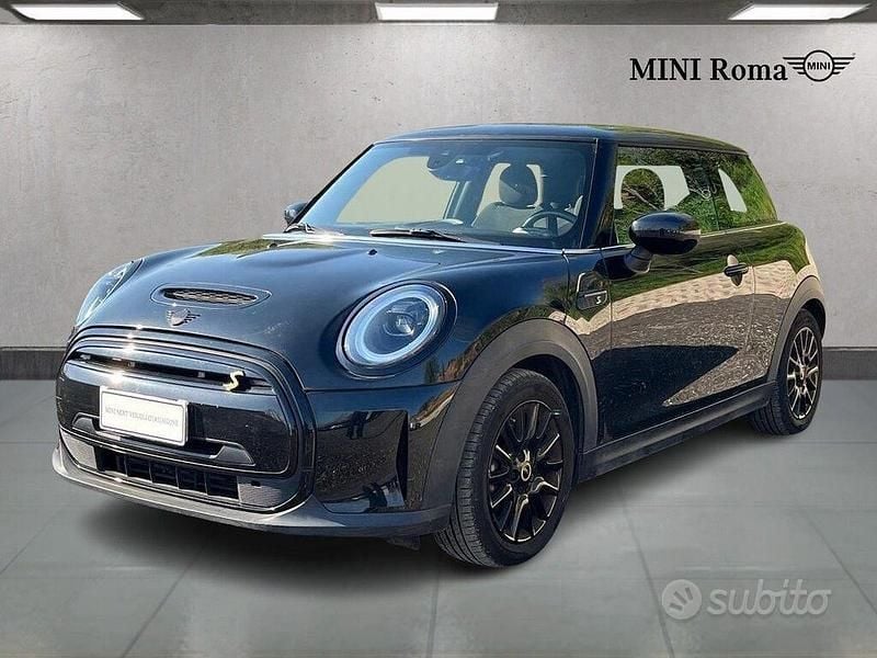 Usata Mini Cooper SE Classic 135 kW (184 CV) 2023 Midnight black ii Utilitaria