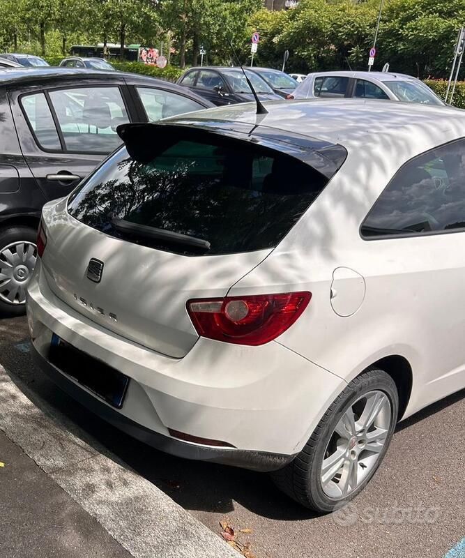 Bianco Usata 2011 Seat Ibiza SC Style Due volumi | 3800 € (Ottimo prezzo) - Immagine 1/4