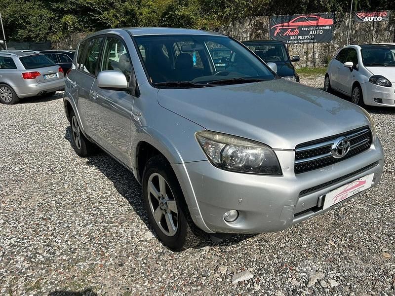 Usata Toyota RAV4 Luxury 177 CV (130 kW) 2006 Grigio SUV