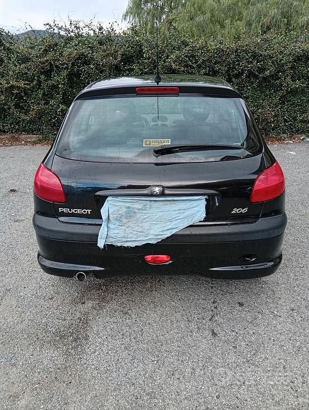Usata Peugeot 206 88 CV (64 kW) 2003 Nero Utilitaria