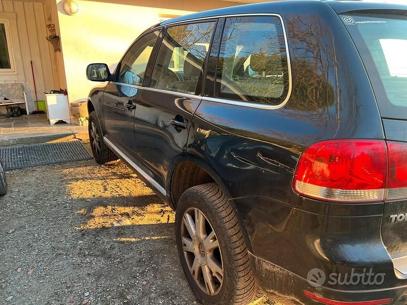 Usata VW Touareg 224 CV (164 kW) 2005 Nero SUV