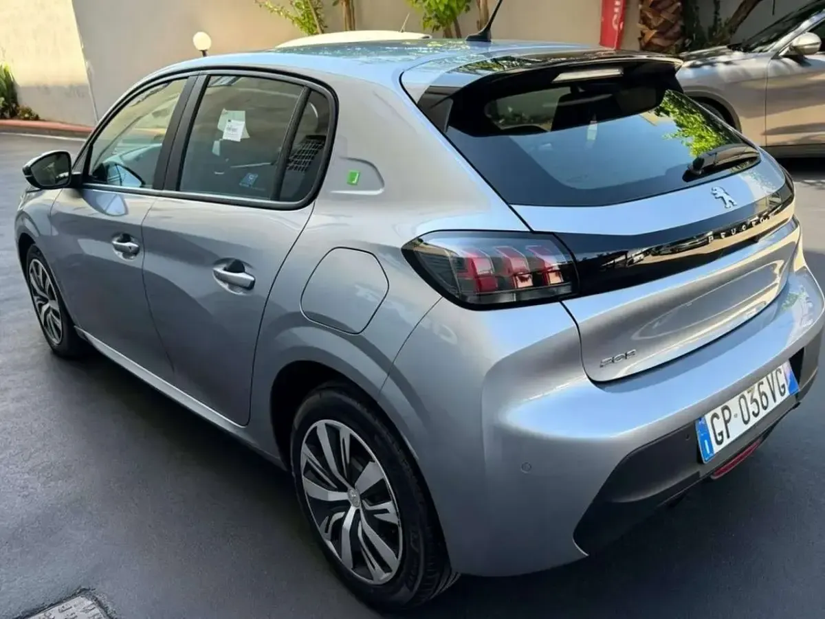 Usata Peugeot 208 Active 101 CV (74 kW) 2023 Grigio Utilitaria