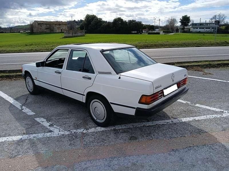 Usata Mercedes 190 90 CV (66 kW) 1987 Bianco Berlina
